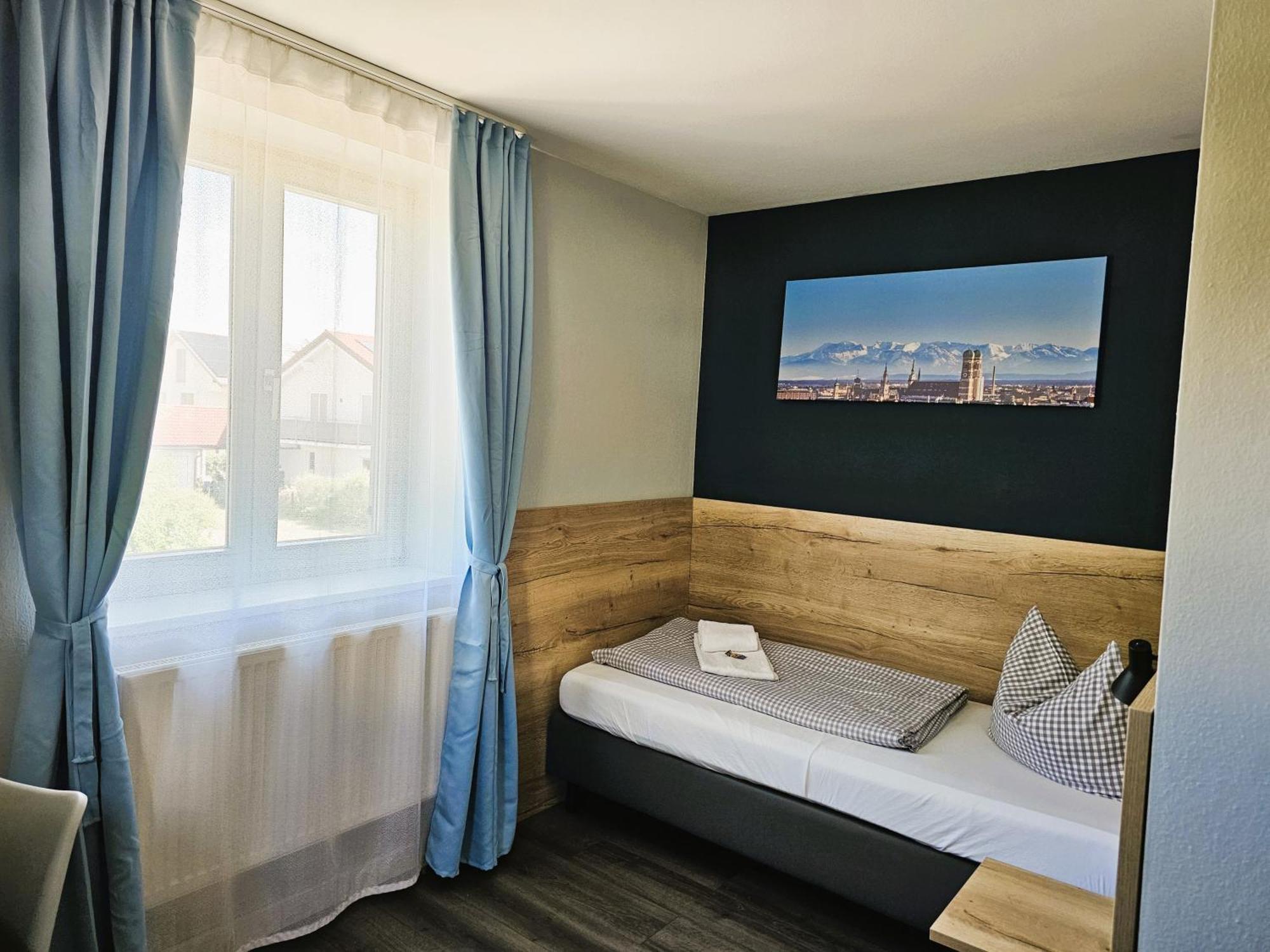 Novitel Pension Pliening - Muenchen Messe ภายนอก รูปภาพ