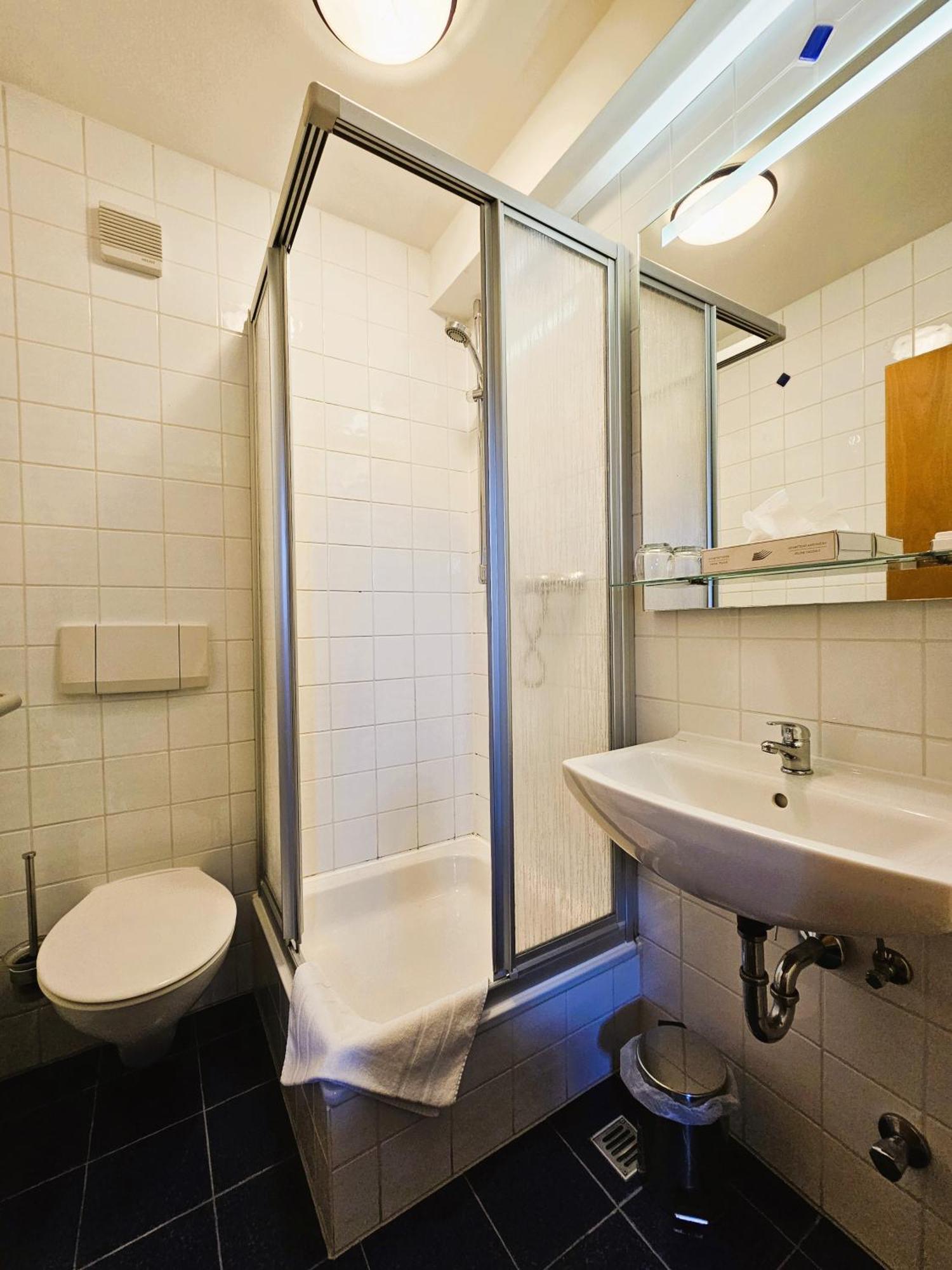 Novitel Pension Pliening - Muenchen Messe ภายนอก รูปภาพ