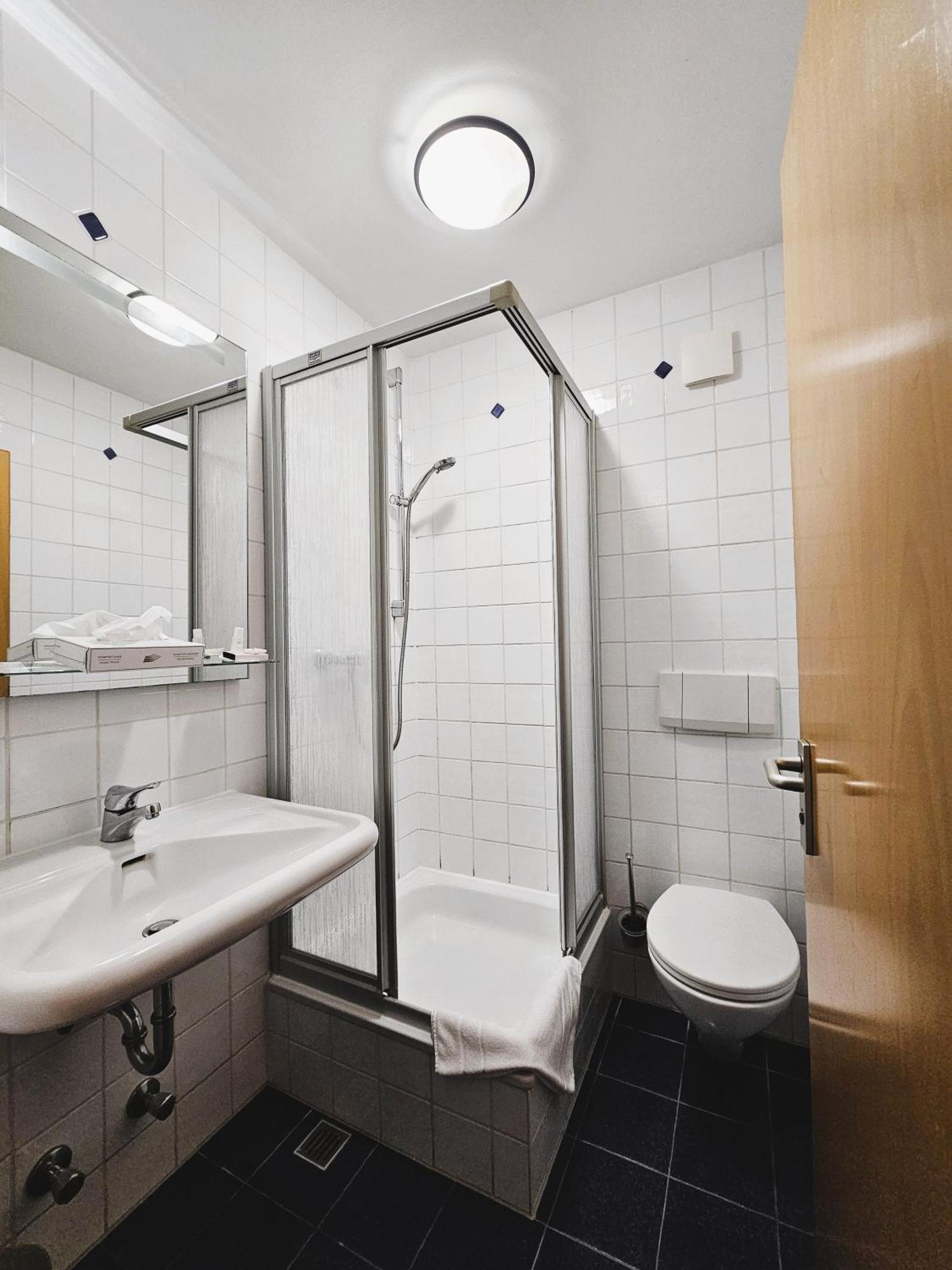 Novitel Pension Pliening - Muenchen Messe ภายนอก รูปภาพ