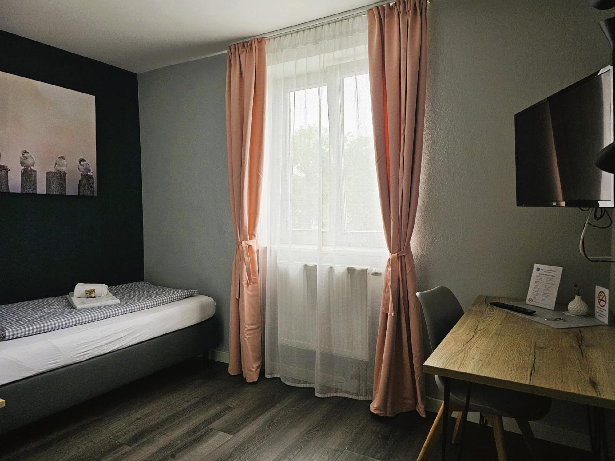 Novitel Pension Pliening - Muenchen Messe ภายนอก รูปภาพ