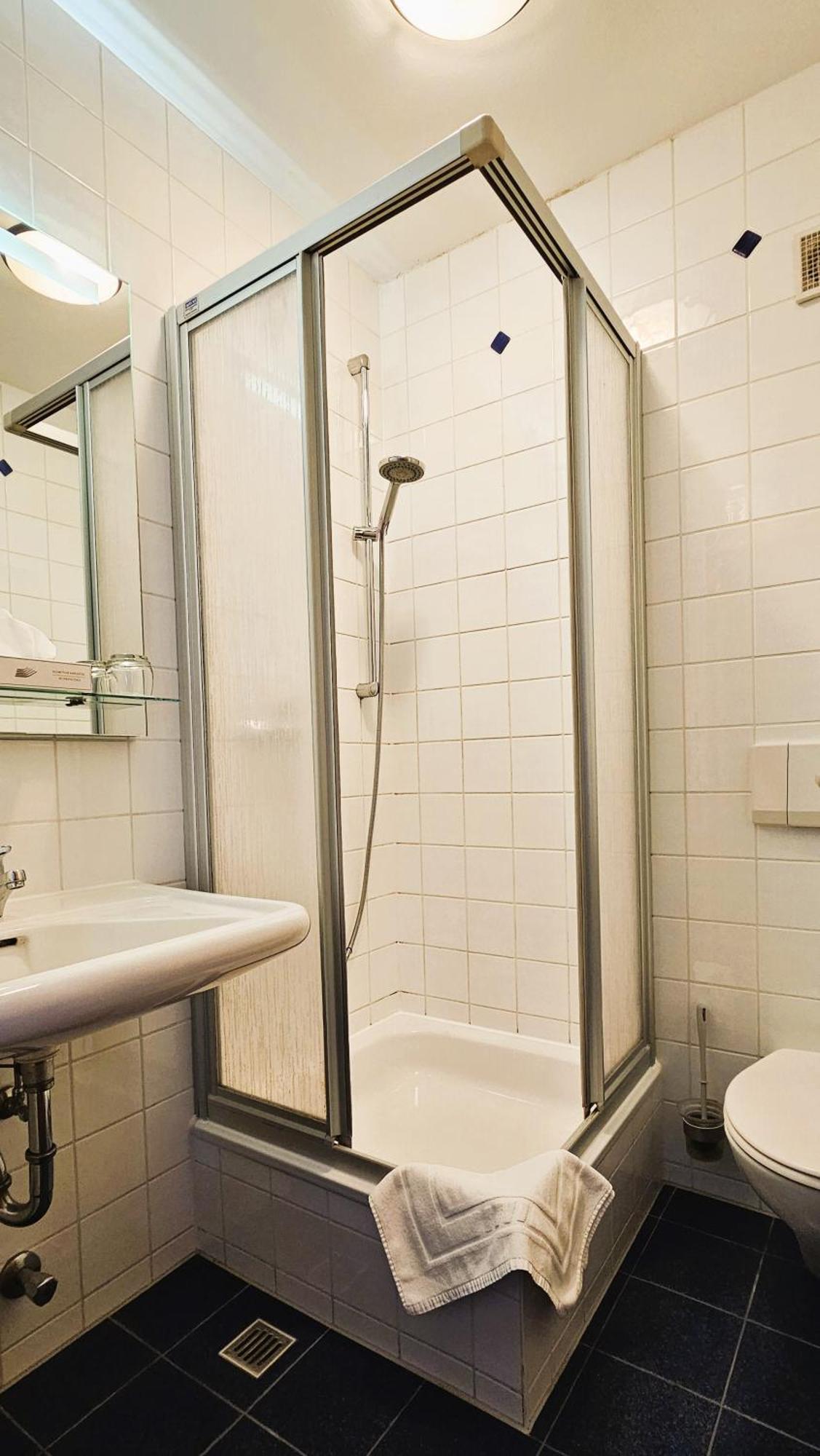Novitel Pension Pliening - Muenchen Messe ภายนอก รูปภาพ