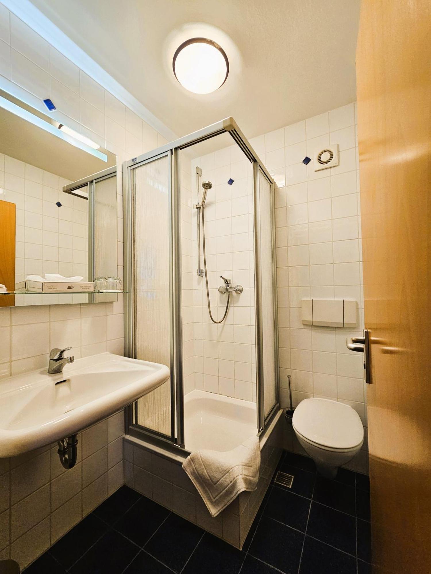Novitel Pension Pliening - Muenchen Messe ภายนอก รูปภาพ
