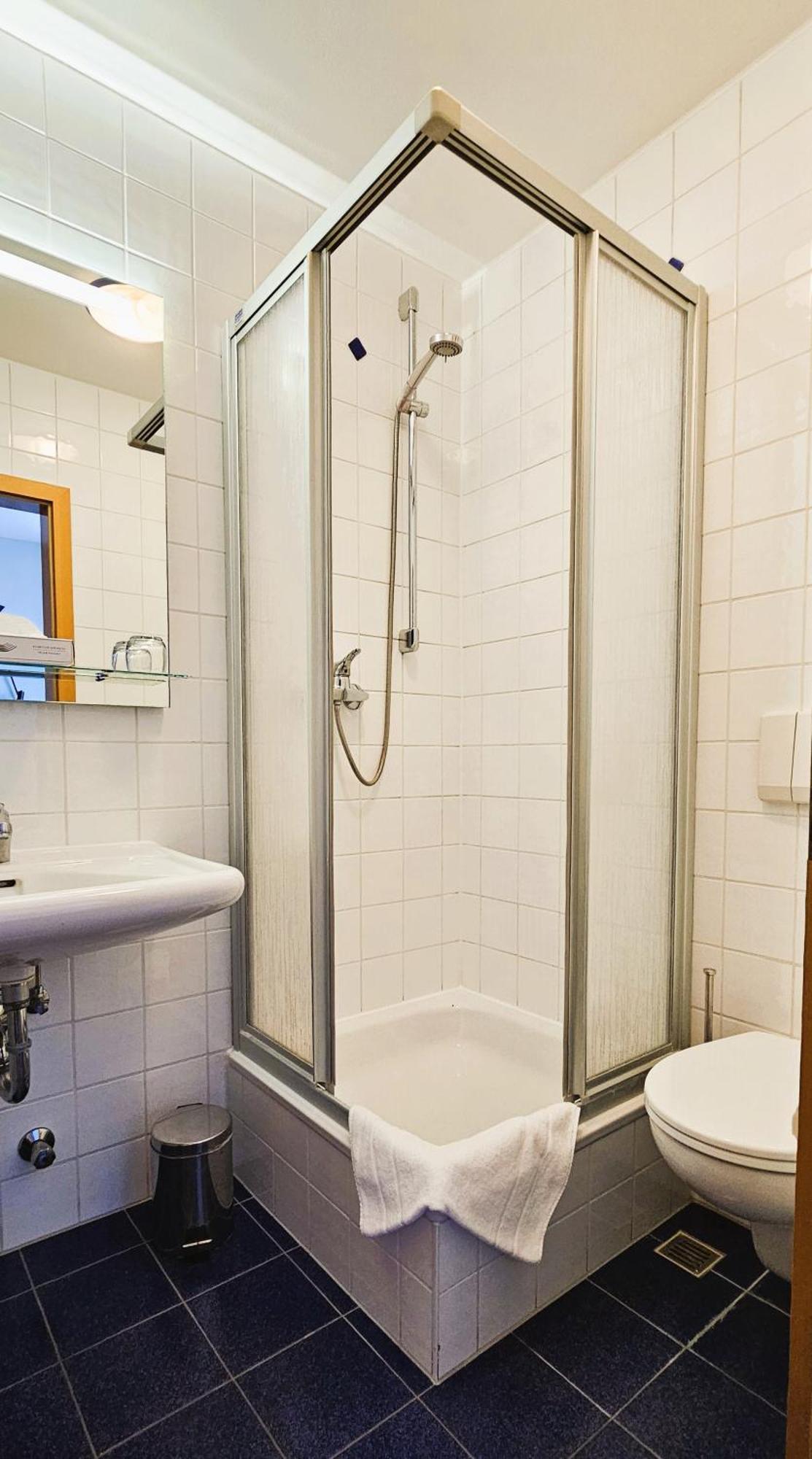 Novitel Pension Pliening - Muenchen Messe ภายนอก รูปภาพ